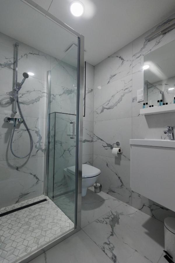 Villa Bauhaus Wellness Apartman Siófok Eksteriør billede