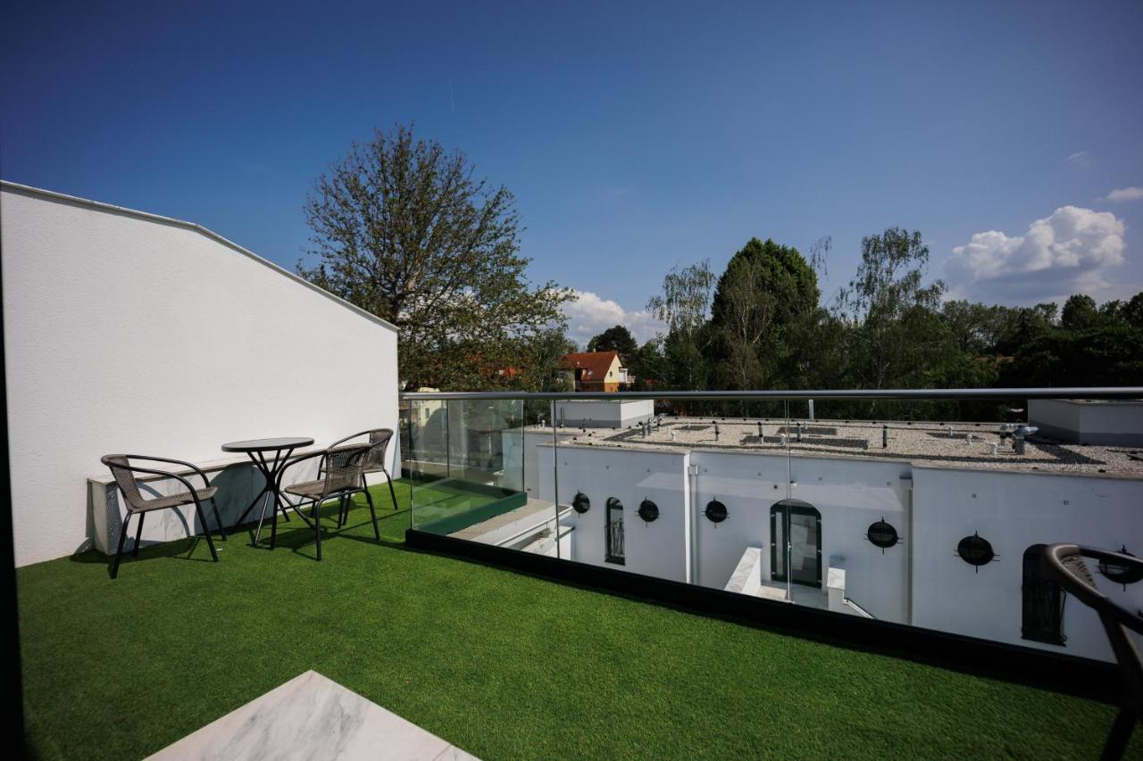 Villa Bauhaus Wellness Apartman Siófok Eksteriør billede