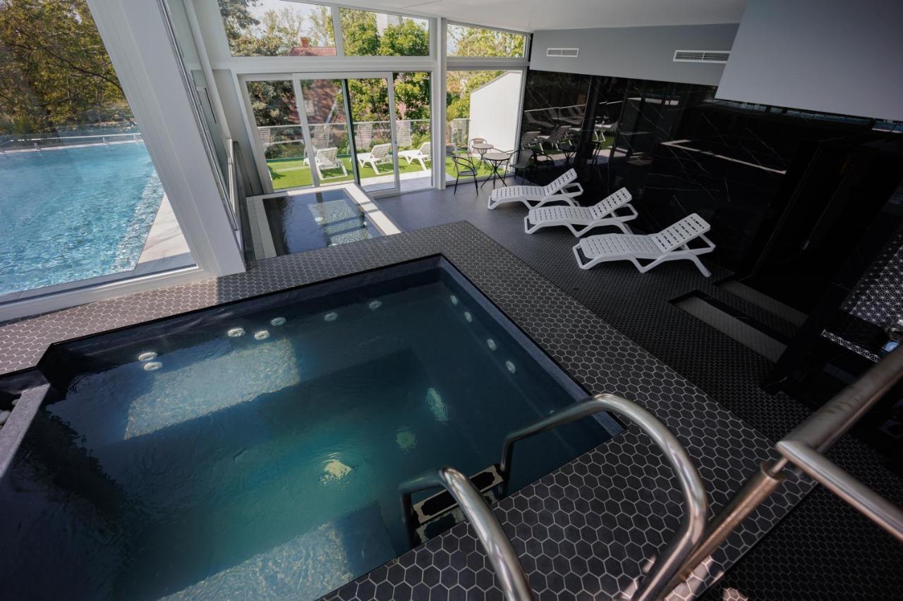 Villa Bauhaus Wellness Apartman Siófok Eksteriør billede