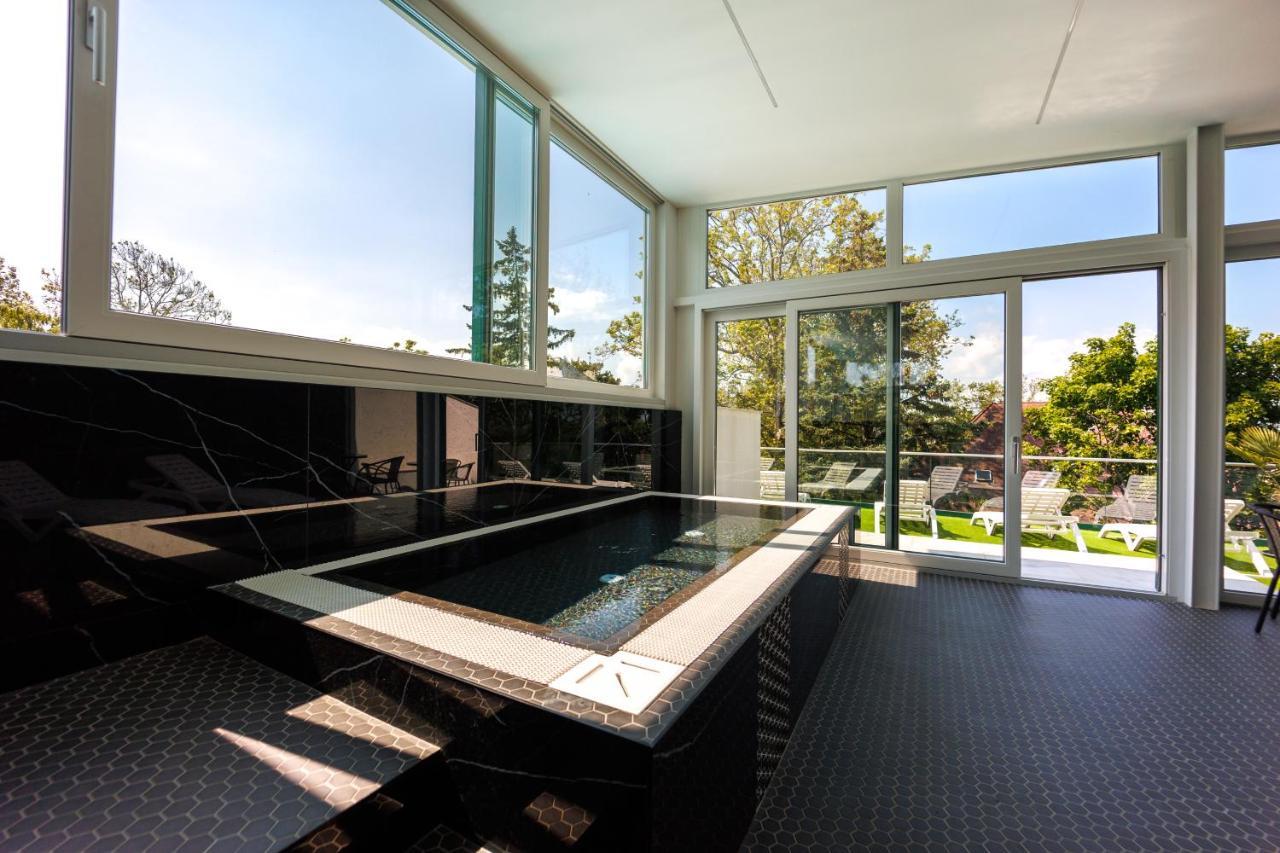 Villa Bauhaus Wellness Apartman Siófok Eksteriør billede
