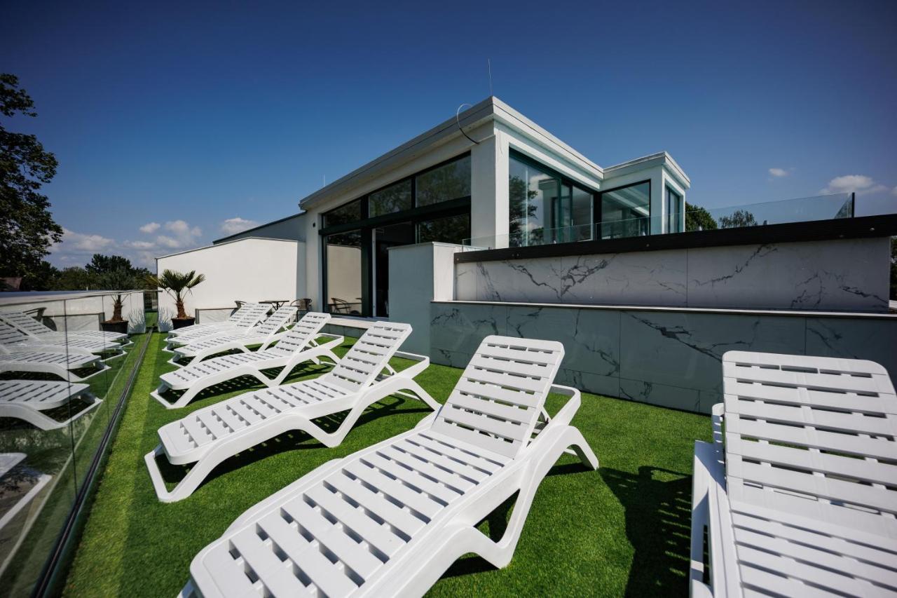 Villa Bauhaus Wellness Apartman Siófok Eksteriør billede