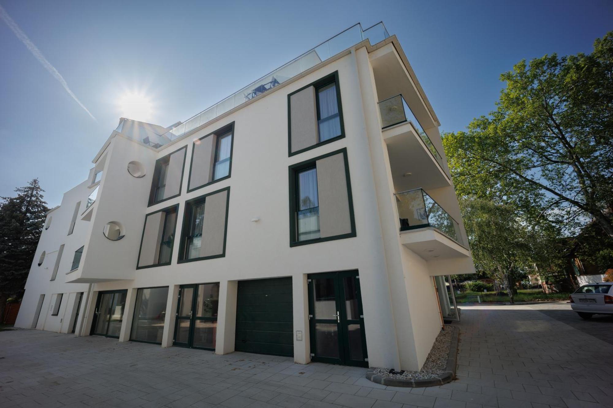 Villa Bauhaus Wellness Apartman Siófok Eksteriør billede